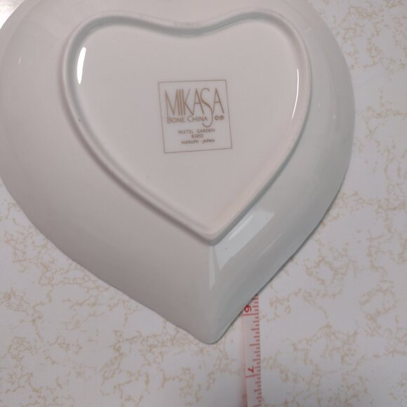 Lovely Mikasa Pastel Flowers Porcelain Heart - Picture 9 of 11
